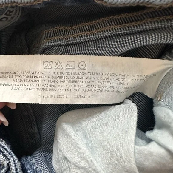 YMI Jeans Women’s Size 3/26 Flare Raw Hem Distressed Ankle Cropped Light Wash - Picture 5 of 8